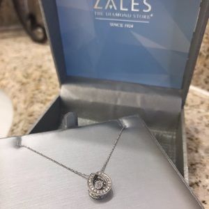 |ZALES| 💕 Floating diamond horseshoe pendant necklace UNSTOPPABLE LOVE 💕